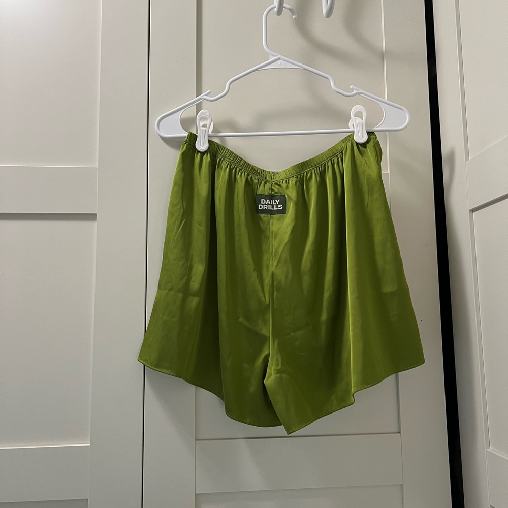 Daily Drills Silky Short - Olive (Size S)